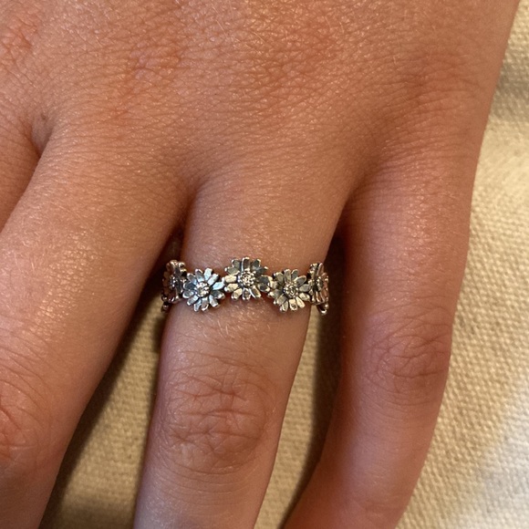Pandora sparkling flower crown ring - Picture 3 of 3